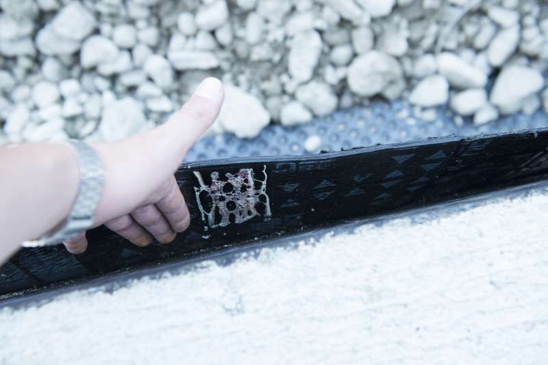 BAU.DE / BAU-Forum: 2. Bild zu Frage "Bitumen Bahn zwischen Fundament und Platte l&ouml;st sich" im BAU-Forum "Keller"