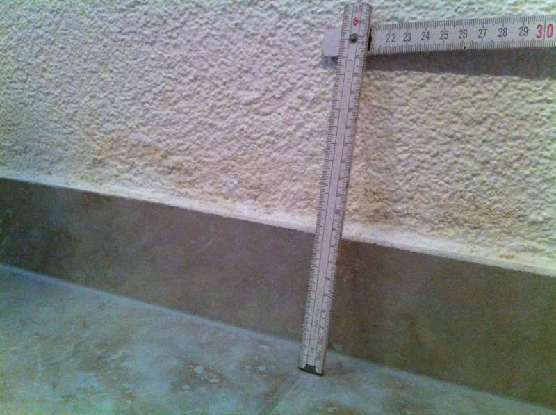 BAU.DE / BAU-Forum: 1. Bild zu Antwort "Hallo, mit der Bitumen Bahnen meinte ich..." auf die Frage "Feuchte Kellerwand oberhalb Sockel: Ursachen, Sanierung & Kosten?" im BAU-Forum "Keller"