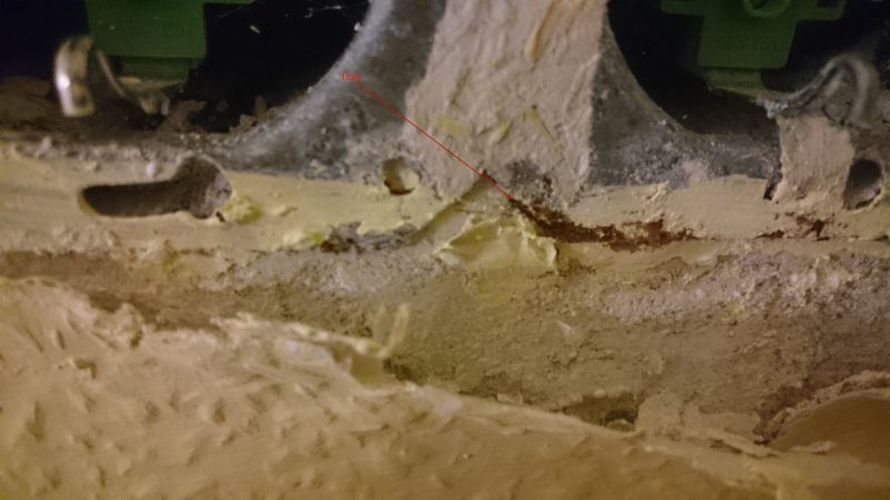 BAU.DE / BAU-Forum: 5. Bild zu Frage "Schimmel hinter Fu&szlig;leisten N&auml;he Kellereingangst&uuml;r. Ursache?" im BAU-Forum "Keller"