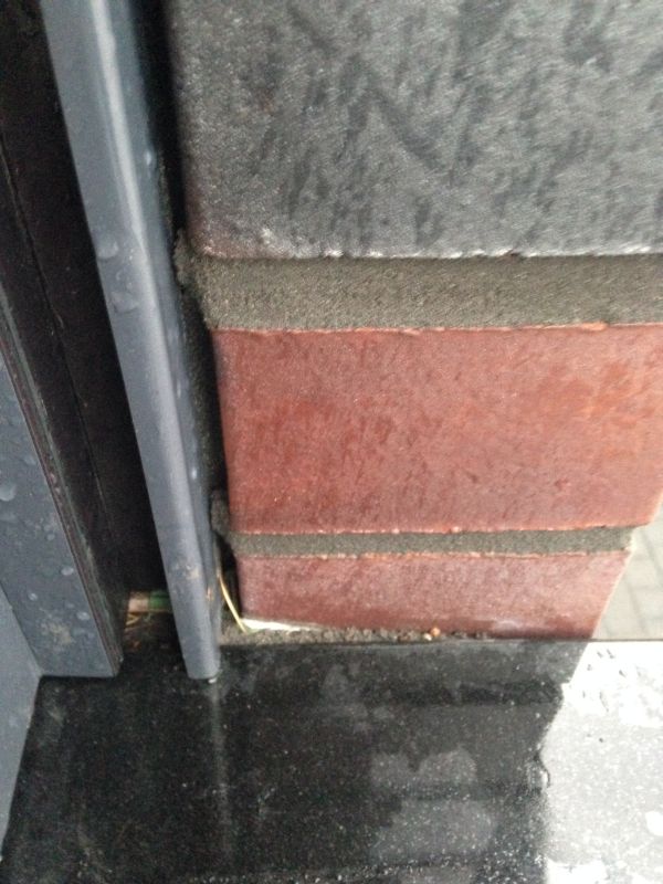 BAU.DE / BAU-Forum: 3. Bild zu Antwort "Hallo, hier sind Fotos, wie..." auf die Frage "Nasse Kellerwand nach Schlagregen: Ursachen, Fensterbank-Check & Sanierungstipps" im BAU-Forum "Keller" BAU.DE / BAU-Forum: 3. Bild zu Antwort "Hallo, hier sind Fotos, wie..." auf die Frage "Nasse Kellerwand nach Schlagregen: Ursachen, Fensterbank-Check & Sanierungstipps" im BAU-Forum "Keller"