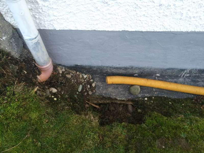 BAU.DE / BAU-Forum: 1. Bild zu Frage "alte Kellerabdichtung aus den 70er undicht" im BAU-Forum "Keller" BAU.DE / BAU-Forum: 1. Bild zu Frage "alte Kellerabdichtung aus den 70er undicht" im BAU-Forum "Keller"