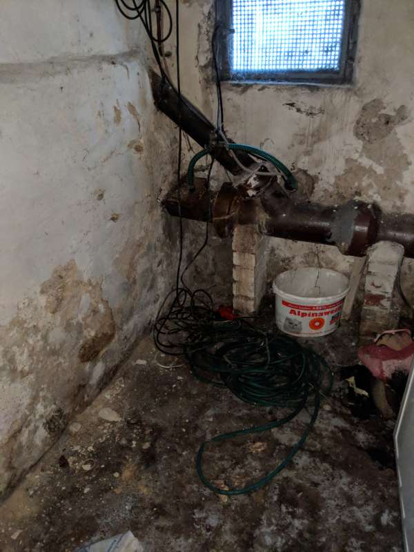 BAU.DE / BAU-Forum: 2. Bild zu Frage "Keller extrem feucht - Altbau von 1925 - was sind sinnvolle Maßnahmen?" im BAU-Forum "Keller" BAU.DE / BAU-Forum: 2. Bild zu Frage "Keller extrem feucht - Altbau von 1925 - was sind sinnvolle Maßnahmen?" im BAU-Forum "Keller"