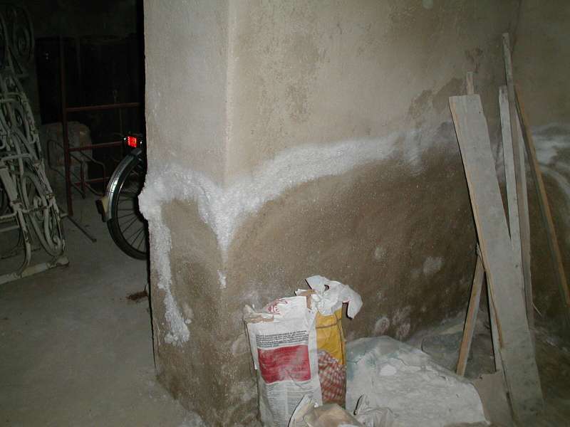 BAU.DE / BAU-Forum: 1. Bild zu Antwort "Es ist sicher sinnlos einen Maßkrug..." auf die Frage "Feuchter Keller im Altbau (1925): Ursachen, Sanierung & Kosten für Drainage?" im BAU-Forum "Keller" BAU.DE / BAU-Forum: 1. Bild zu Antwort "Es ist sicher sinnlos einen Maßkrug..." auf die Frage "Feuchter Keller im Altbau (1925): Ursachen, Sanierung & Kosten für Drainage?" im BAU-Forum "Keller"