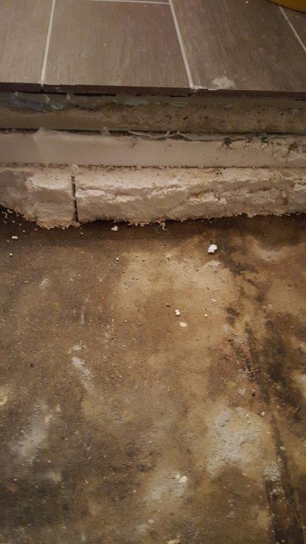 BAU.DE / BAU-Forum: 4. Bild zu Antwort "Und jetzt noch ein paar Bilder..." auf die Frage "Wasser im Keller Neubau (2011) auf Bodenplatte: Ursachen, Lösungen & Kosten?" im BAU-Forum "Keller" BAU.DE / BAU-Forum: 4. Bild zu Antwort "Und jetzt noch ein paar Bilder..." auf die Frage "Wasser im Keller Neubau (2011) auf Bodenplatte: Ursachen, Lösungen & Kosten?" im BAU-Forum "Keller"