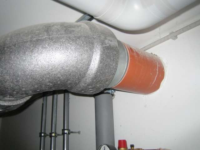 BAU.DE / BAU-Forum: 1. Bild zu Frage "Kondensbildung bei Wanddurchführung" im BAU-Forum "Lüftung" BAU.DE / BAU-Forum: 1. Bild zu Frage "Kondensbildung bei Wanddurchführung" im BAU-Forum "Lüftung"