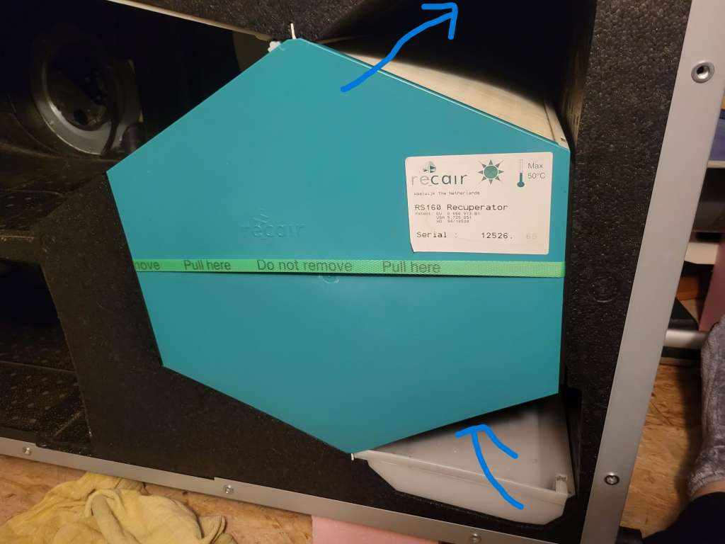 BAU.DE / BAU-Forum: 3. Bild zu Antwort "Kondenswasser/Schimmel: Ursachen, Folgen in Lüftungsanlagen" auf die Frage "Wasseransammlung in Lüftungsanlage: Ursachen und Lösungen gesucht" im BAU-Forum "Lüftung" BAU.DE / BAU-Forum: 3. Bild zu Antwort "Kondenswasser/Schimmel: Ursachen, Folgen in Lüftungsanlagen" auf die Frage "Wasseransammlung in Lüftungsanlage: Ursachen und Lösungen gesucht" im BAU-Forum "Lüftung"