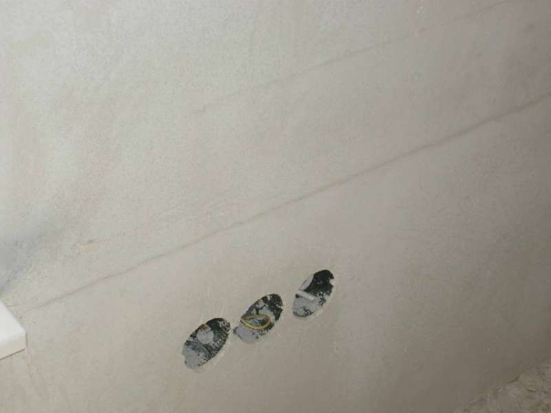 BAU.DE / BAU-Forum: 1. Bild zu Frage "waagerechter Riss &uuml;ber die komplette Au&szlig;enwand im Neubau" im BAU-Forum "Neubau"