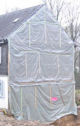 BAU.DE / BAU-Forum: 1. Bild zu Frage "Doppelhaush&auml;lfte abgerissen &nbsp;-&nbsp; Schutzfolie fliegt ab" im BAU-Forum "Neubau"