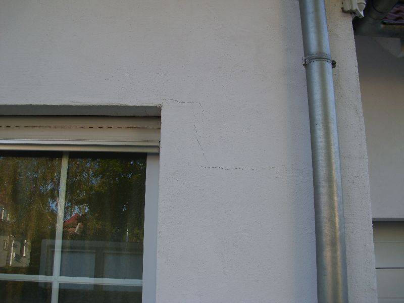 BAU.DE / BAU-Forum: 1. Bild zu Frage "Risse im Außenputz" im BAU-Forum "Neubau" BAU.DE / BAU-Forum: 1. Bild zu Frage "Risse im Außenputz" im BAU-Forum "Neubau"