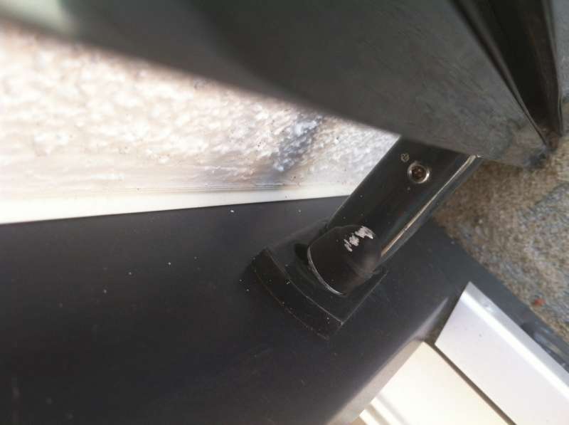 BAU.DE / BAU-Forum: 2. Bild zu Frage "Schräge Schrauben Jalousien" im BAU-Forum "Neubau" BAU.DE / BAU-Forum: 2. Bild zu Frage "Schräge Schrauben Jalousien" im BAU-Forum "Neubau"