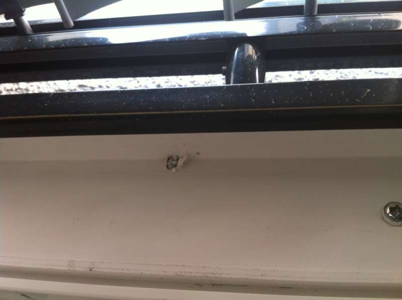 BAU.DE / BAU-Forum: 3. Bild zu Frage "Schräge Schrauben Jalousien" im BAU-Forum "Neubau" BAU.DE / BAU-Forum: 3. Bild zu Frage "Schräge Schrauben Jalousien" im BAU-Forum "Neubau"