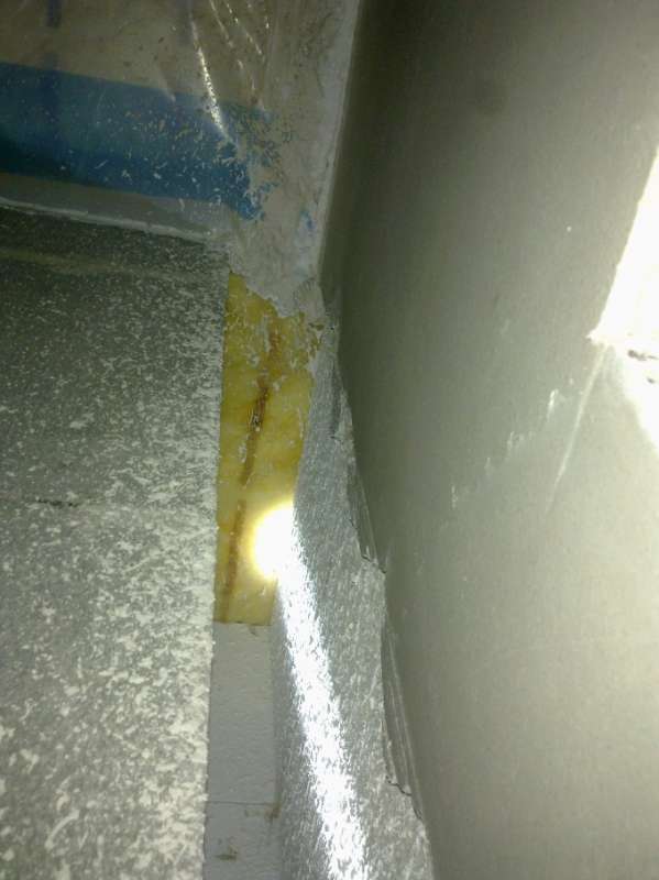 BAU.DE / BAU-Forum: 3. Bild zu Frage "Innenputz (Gips) bei teilweise fehlender (oder kaputter) Dampfsperre?!" im BAU-Forum "Neubau" BAU.DE / BAU-Forum: 3. Bild zu Frage "Innenputz (Gips) bei teilweise fehlender (oder kaputter) Dampfsperre?!" im BAU-Forum "Neubau"