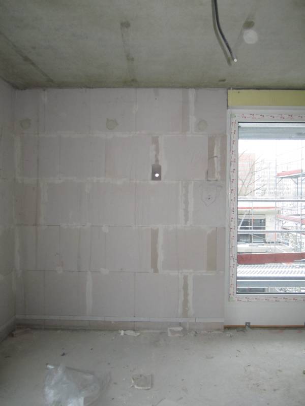 BAU.DE / BAU-Forum: 2. Bild zu Frage "Vertikale Mauerfugen Kfw55-Bau korrekt? Man sieht nach drau&szlig;en" im BAU-Forum "Neubau"