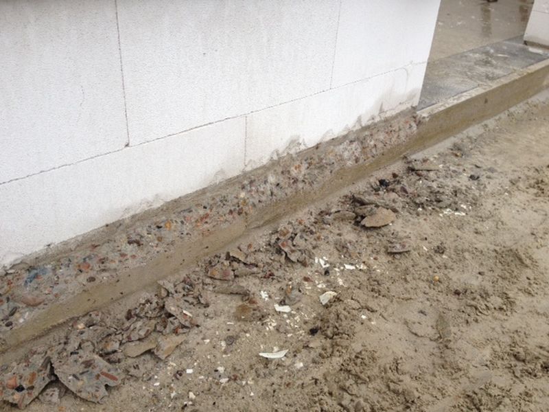 BAU.DE / BAU-Forum: 1. Bild zu Antwort "Hallo, danke f&uuml;r die Antwort! Tats&auml;chlich wurde..." auf die Frage "Porenbetonwand nicht b&uuml;ndig zur Sohlplatte: Ist das ein Problem f&uuml;r die Statik?" im BAU-Forum "Neubau"