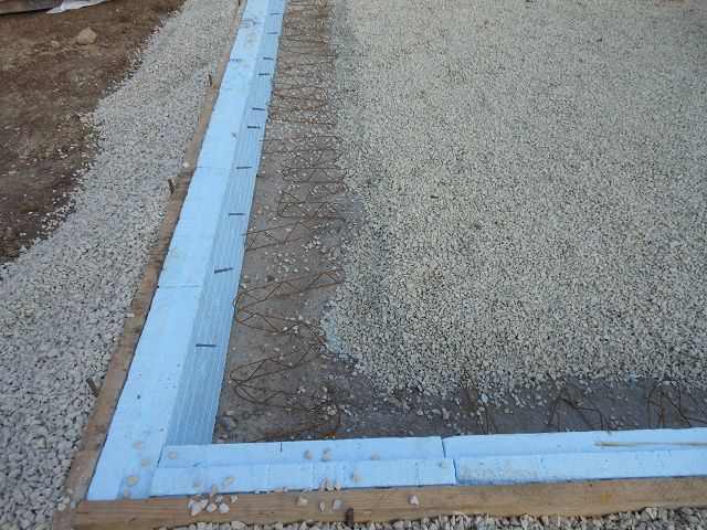 BAU.DE / BAU-Forum: 1. Bild zu Frage "Sockel richtig abdichten: Anleitung, Materialien & Kosten f&uuml;r dauerhaften Schutz?" im BAU-Forum "Neubau"