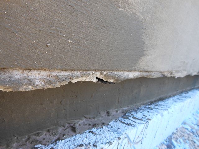 BAU.DE / BAU-Forum: 2. Bild zu Antwort "Hilfe: Bautr&auml;ger hat Sockel abgedichtet &ndash; ist es richtig?" auf die Frage "Sockel richtig abdichten: Anleitung, Materialien & Kosten f&uuml;r dauerhaften Schutz?" im BAU-Forum "Neubau"