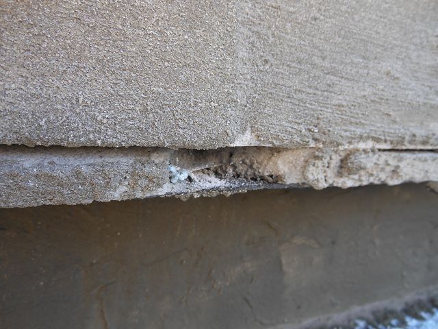 BAU.DE / BAU-Forum: 3. Bild zu Antwort "Hilfe: Bautr&auml;ger hat Sockel abgedichtet &ndash; ist es richtig?" auf die Frage "Sockel richtig abdichten: Anleitung, Materialien & Kosten f&uuml;r dauerhaften Schutz?" im BAU-Forum "Neubau"