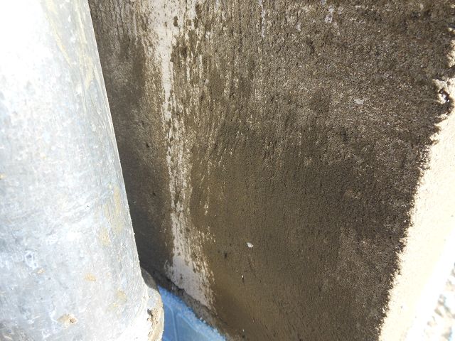 BAU.DE / BAU-Forum: 4. Bild zu Antwort "Hilfe: Bautr&auml;ger hat Sockel abgedichtet &ndash; ist es richtig?" auf die Frage "Sockel richtig abdichten: Anleitung, Materialien & Kosten f&uuml;r dauerhaften Schutz?" im BAU-Forum "Neubau"