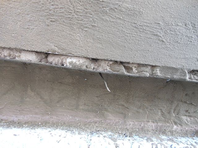 BAU.DE / BAU-Forum: 5. Bild zu Antwort "Hilfe: Bautr&auml;ger hat Sockel abgedichtet &ndash; ist es richtig?" auf die Frage "Sockel richtig abdichten: Anleitung, Materialien & Kosten f&uuml;r dauerhaften Schutz?" im BAU-Forum "Neubau"