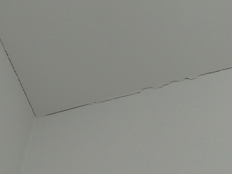 BAU.DE / BAU-Forum: 3. Bild zu Frage "Risse in Wand und Decke &nbsp;-&nbsp; Baupfusch?" im BAU-Forum "Neubau"