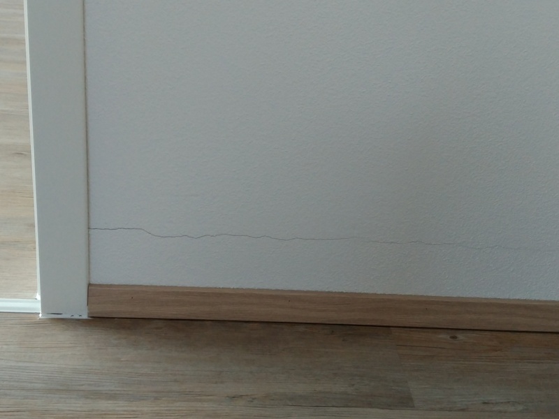 BAU.DE / BAU-Forum: 5. Bild zu Frage "Risse in Wand und Decke &nbsp;-&nbsp; Baupfusch?" im BAU-Forum "Neubau"