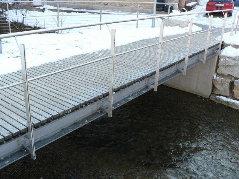 BAU.DE / BAU-Forum: 1. Bild zu Frage "Gefährliches Geländer im öffentlichen Bereich" im BAU-Forum "Normen, Vorschriften, Verordnungen etc." BAU.DE / BAU-Forum: 1. Bild zu Frage "Gefährliches Geländer im öffentlichen Bereich" im BAU-Forum "Normen, Vorschriften, Verordnungen etc."