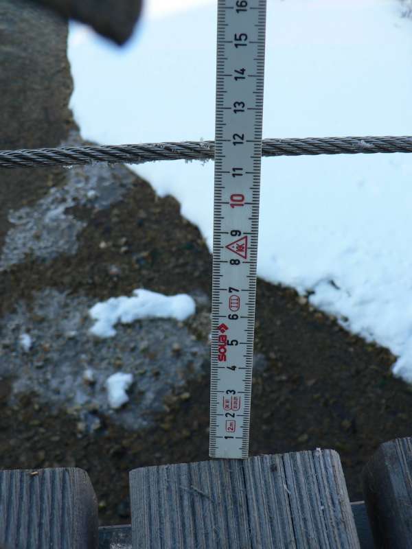 BAU.DE / BAU-Forum: 3. Bild zu Frage "Gefährliches Geländer im öffentlichen Bereich" im BAU-Forum "Normen, Vorschriften, Verordnungen etc." BAU.DE / BAU-Forum: 3. Bild zu Frage "Gefährliches Geländer im öffentlichen Bereich" im BAU-Forum "Normen, Vorschriften, Verordnungen etc."