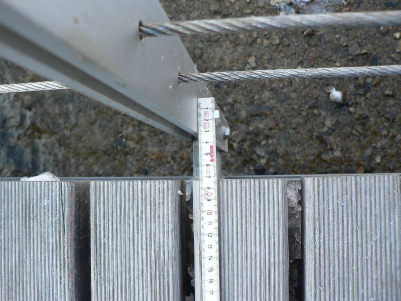 BAU.DE / BAU-Forum: 4. Bild zu Frage "Gefährliches Geländer im öffentlichen Bereich" im BAU-Forum "Normen, Vorschriften, Verordnungen etc." BAU.DE / BAU-Forum: 4. Bild zu Frage "Gefährliches Geländer im öffentlichen Bereich" im BAU-Forum "Normen, Vorschriften, Verordnungen etc."