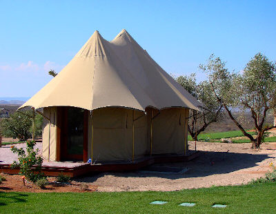 BAU.DE / BAU-Forum: 1. Bild zu Antwort "Alternative: Zeltartige Strukturen als fliegende Bauten?" auf die Frage "Fliegende Bauten auf Gartengrundst&uuml;ck in BW: Ausf&uuml;hrungsgenehmigung, Vorschriften & kreative L&ouml;sungen?" im BAU-Forum "Bauplanung / Baugenehmigung"