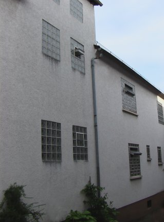 BAU.DE / BAU-Forum: 1. Bild zu Frage "Fenster statt Glasbausteine in Brandwand RLP: Was ist erlaubt? Liegenschaftseintrag, Brandschutz & Kosten" im BAU-Forum "Bauplanung / Baugenehmigung"