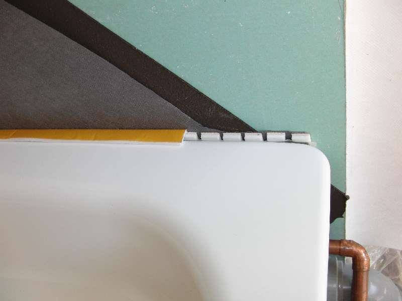 BAU.DE / BAU-Forum: 2. Bild zu Antwort "Info: 1-2-3 HiWi Band &ndash; Details im Fachmagazin!" auf die Frage "Wannenanschluss abdichten: 1-2-3 HiWi Band Alternative f&uuml;r Stahlwanne an Fermacell?" im BAU-Forum "Sanit&auml;r, Bad, Dusche, WC"