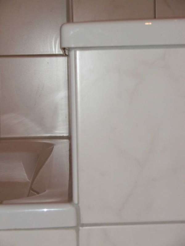 BAU.DE / BAU-Forum: 1. Bild zu Antwort "Bad-Umbau: Problem Badewanne-Dusche Kombination (Foto)" auf die Frage "Wanne und Dusche kombinieren: Welche Normen & Abst&auml;nde sind beim Einbau zu beachten?" im BAU-Forum "Sanit&auml;r, Bad, Dusche, WC"