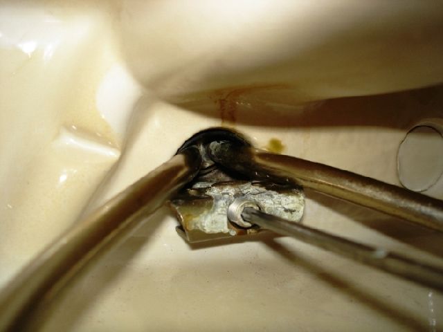 BAU.DE / BAU-Forum: 1. Bild zu Antwort "Vielen Dank f&uuml;r Deine Antwort. Das habe ich..." auf die Frage "Ideal Standard Top-Fix Halterung demontieren: Anleitung, Tricks & L&ouml;sungen?" im BAU-Forum "Sanit&auml;r, Bad, Dusche, WC"