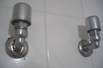 BAU.DE / BAU-Forum: 1. Bild zu Frage "Rohrentl&uuml;ftung oder was ist das?" im BAU-Forum "Sanit&auml;r, Bad, Dusche, WC"