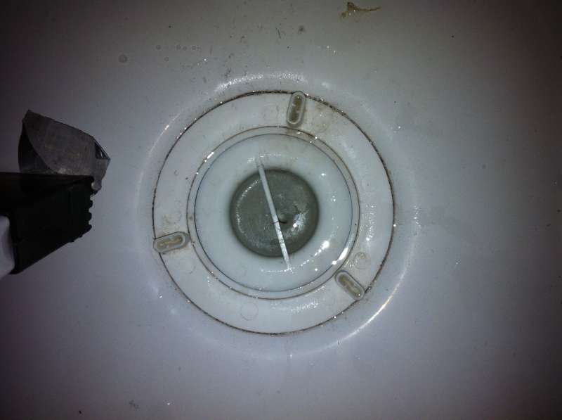 BAU.DE / BAU-Forum: 1. Bild zu Frage "Abdeckung f&uuml;r Duschwannenablauf" im BAU-Forum "Sanit&auml;r, Bad, Dusche, WC"