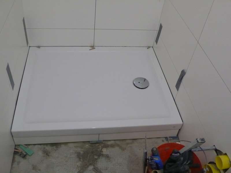 BAU.DE / BAU-Forum: 1. Bild zu Frage "Detail Anschluss Duschwanne/Fliesen" im BAU-Forum "Sanitär, Bad, Dusche, WC" BAU.DE / BAU-Forum: 1. Bild zu Frage "Detail Anschluss Duschwanne/Fliesen" im BAU-Forum "Sanitär, Bad, Dusche, WC"