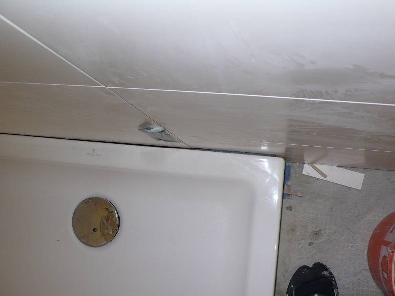 BAU.DE / BAU-Forum: 2. Bild zu Frage "Detail Anschluss Duschwanne/Fliesen" im BAU-Forum "Sanitär, Bad, Dusche, WC" BAU.DE / BAU-Forum: 2. Bild zu Frage "Detail Anschluss Duschwanne/Fliesen" im BAU-Forum "Sanitär, Bad, Dusche, WC"