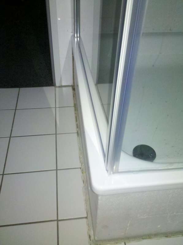 BAU.DE / BAU-Forum: 1. Bild zu Antwort "Bild" auf die Frage "Duschwanne auf Styroportr&auml;ger falsch montiert: Risiken, Korrektur & Fachmann-Check?" im BAU-Forum "Sanit&auml;r, Bad, Dusche, WC"