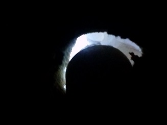 BAU.DE / BAU-Forum: 1. Bild zu Antwort "Die fehlende Dichtungsmanschette versucht man anscheinend..." auf die Frage "Wanddurchf&uuml;hrung Dusche: Wasserschaden durch Silikonfuge? Ursachen, Reparatur & Kosten" im BAU-Forum "Sanit&auml;r, Bad, Dusche, WC"