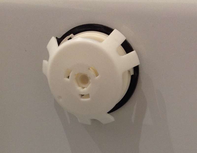 BAU.DE / BAU-Forum: 2. Bild zu Frage "Badewanne &Uuml;berlaufgarnitur Abdeckung" im BAU-Forum "Sanit&auml;r, Bad, Dusche, WC"