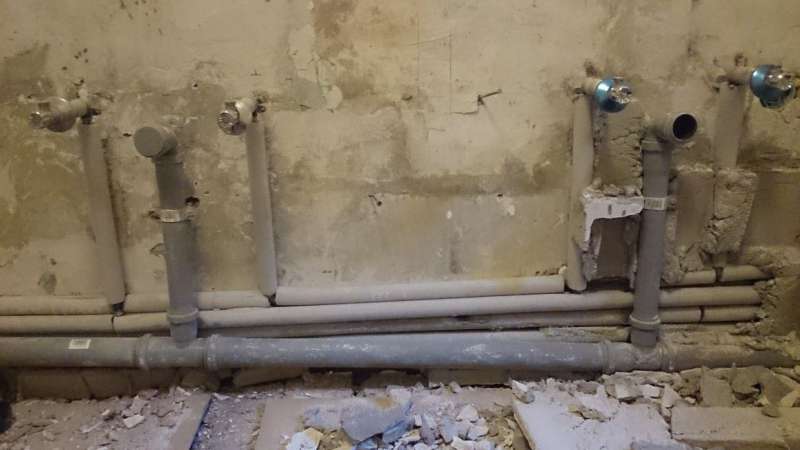 BAU.DE / BAU-Forum: 1. Bild zu Frage "Waschbecken an Sammelleitung richtig anschlie&szlig;en" im BAU-Forum "Sanit&auml;r, Bad, Dusche, WC"