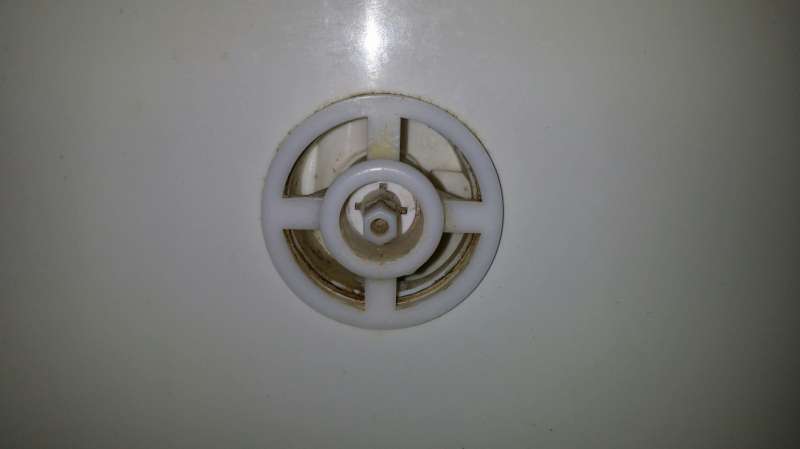 BAU.DE / BAU-Forum: 2. Bild zu Frage "Hersteller Wannenablaufgarnitur?" im BAU-Forum "Sanit&auml;r, Bad, Dusche, WC"