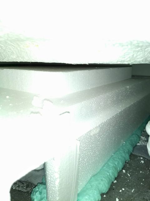 BAU.DE / BAU-Forum: 1. Bild zu Frage "Abstand Wannentr&auml;ger &nbsp;-&nbsp; Badewanne normal?" im BAU-Forum "Sanit&auml;r, Bad, Dusche, WC"