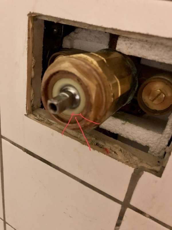 BAU.DE / BAU-Forum: 1. Bild zu Frage "Dornbracht Meta Brausemischer 35.005.970.90" im BAU-Forum "Sanit&auml;r, Bad, Dusche, WC"