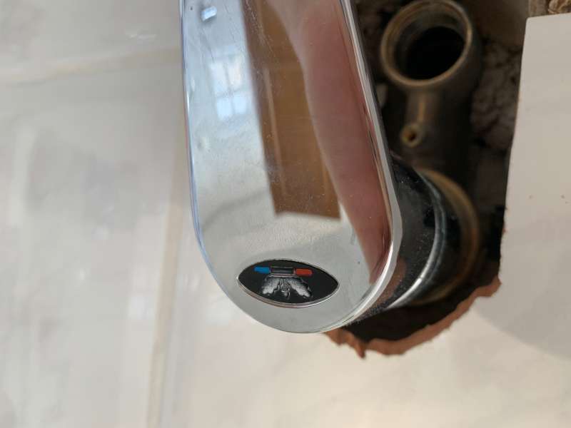 BAU.DE / BAU-Forum: 1. Bild zu Frage "Hersteller von Armatur gesucht" im BAU-Forum "Sanit&auml;r, Bad, Dusche, WC"