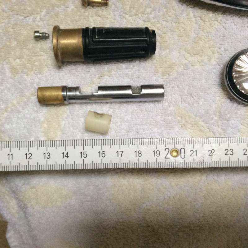 BAU.DE / BAU-Forum: 1. Bild zu Frage "Wer kennt den Hersteller?" im BAU-Forum "Sanit&auml;r, Bad, Dusche, WC"