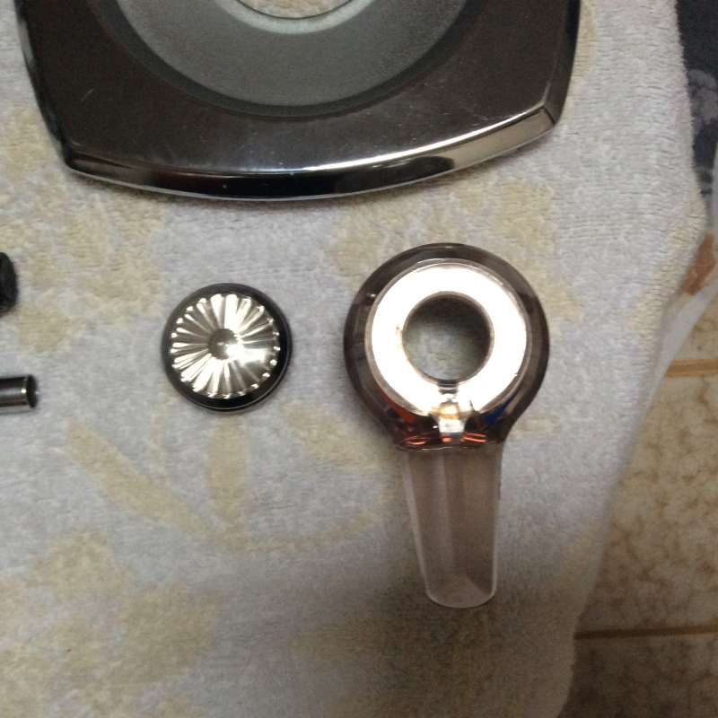 BAU.DE / BAU-Forum: 2. Bild zu Antwort "Mir geht&acirc;&euro;&trade;s in erster Linie um die Kartusche" auf die Frage "Unterputz Einhebelmischer Hersteller gesucht: Baujahr 1983 &ndash; Wer kennt ihn?" im BAU-Forum "Sanit&auml;r, Bad, Dusche, WC"