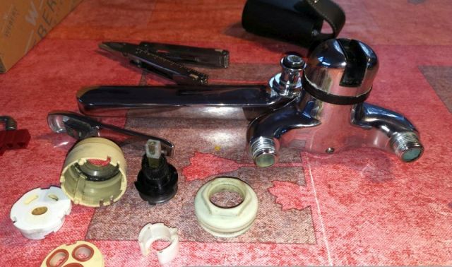 BAU.DE / BAU-Forum: 1. Bild zu Frage "Typ Einhebelmischer unbekannt" im BAU-Forum "Sanit&auml;r, Bad, Dusche, WC"