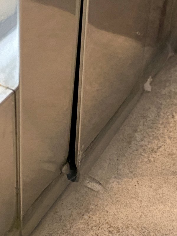 BAU.DE / BAU-Forum: 4. Bild zu Frage "Dusche zwischen Alurahmen undicht" im BAU-Forum "Sanit&auml;r, Bad, Dusche, WC"