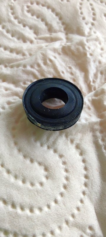 BAU.DE / BAU-Forum: 3. Bild zu Frage "Was ist das f&uuml;r eine Armatur / Absperrventil / Dichtung?" im BAU-Forum "Sanit&auml;r, Bad, Dusche, WC"